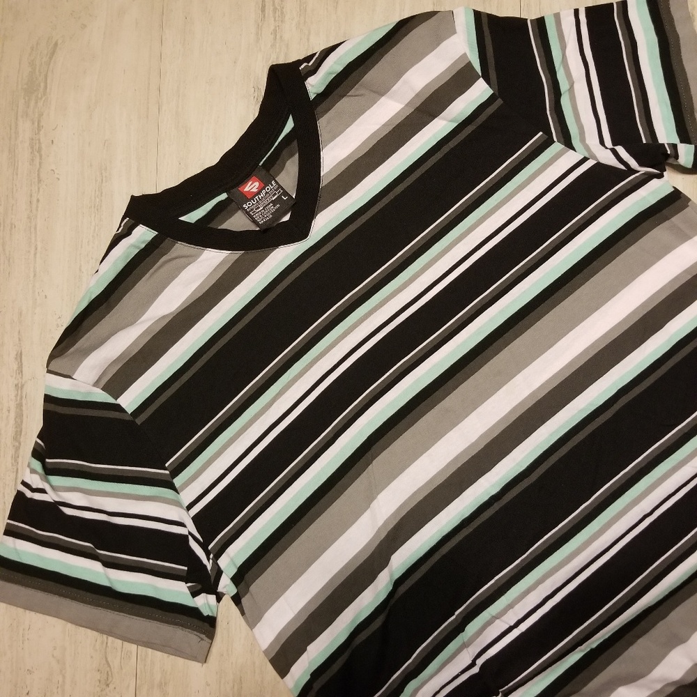 LAST CHANCE! Southpole large V-neck tee